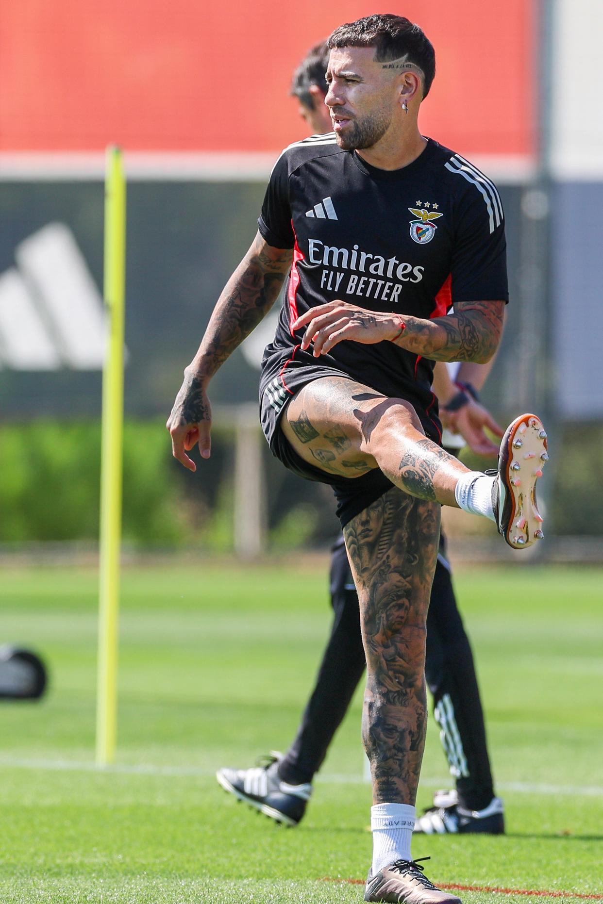 赛后本菲卡备战荷甲,单刀错失细节曝光,引发热议,轮换策略成焦点 -开云彩票