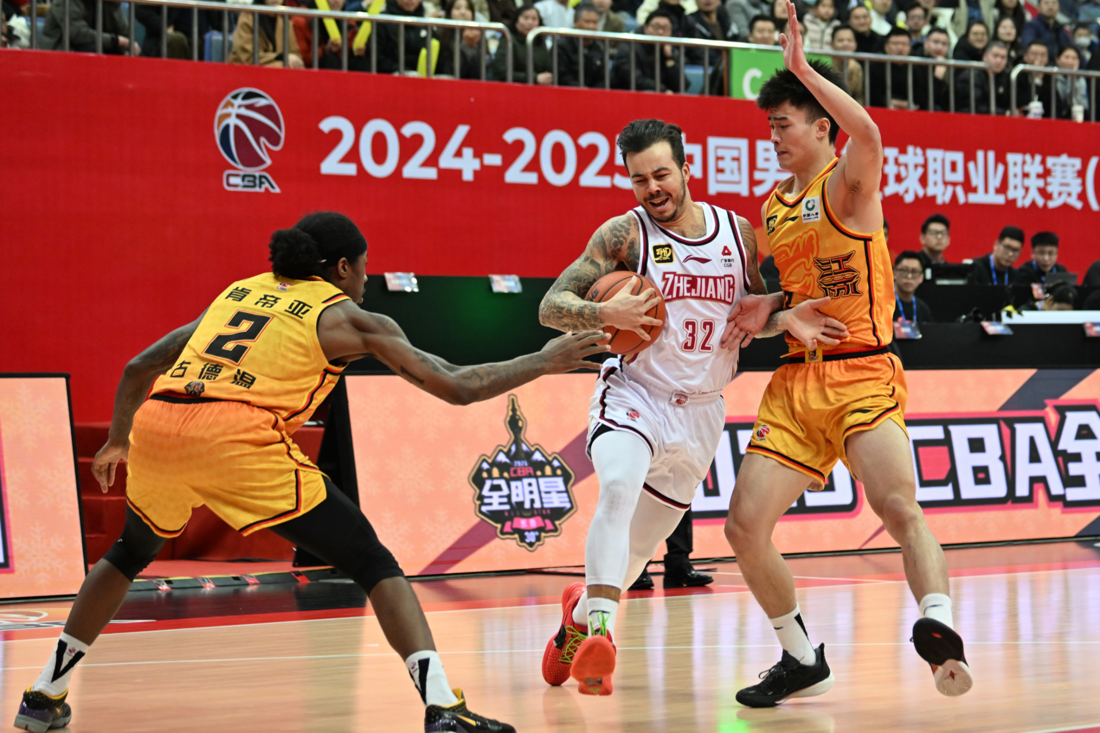 赛地聚焦:欧篮联今晨热度飙升,克里夫兰骑士刷新队史纪录,更衣室稳定,训练强度明显提升的简单介绍-开云官网