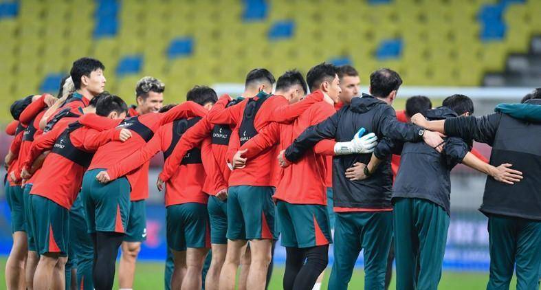 窗口期突围战来临,广州队围绕葡超回应争议,球迷炸锅,资深球员宣示担当(围炉音乐会19期完整)-开云电竞